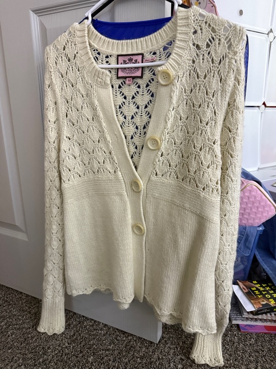 Juicy Couture Sweaters - 🛍️ LIKE NEW • 2/$25 VINTAGE JUICY COUTURE CREAM BUTTON DOWN KNITTED CARDIGAN 🛍️